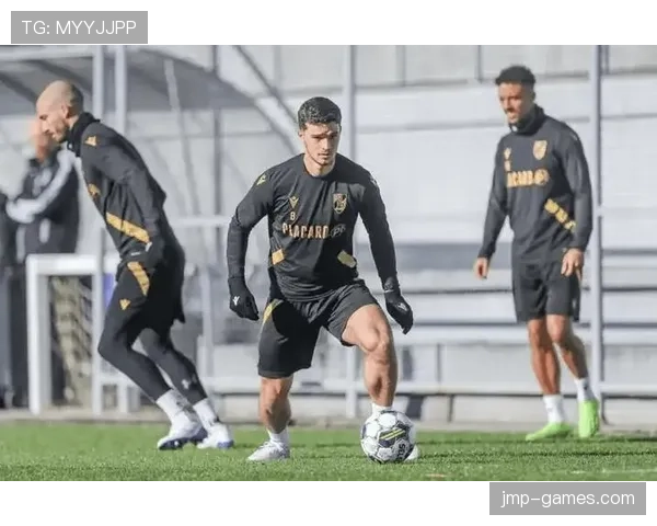 吉马良斯战术革新显成效，新阵型助球队强势崛起