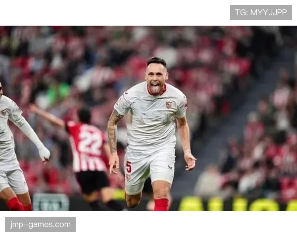 塞维利亚更衣室氛围回暖，全队士气高涨积极备战新赛季