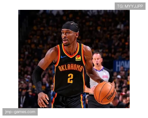 戈登无球跑动创造空位三分，提升火箭关键时刻得分效率