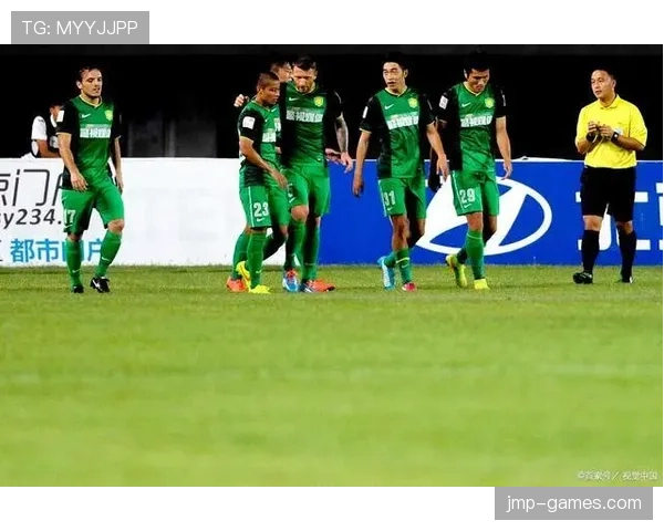 北京国安防线站位问题频现，身后空当成对手突破口